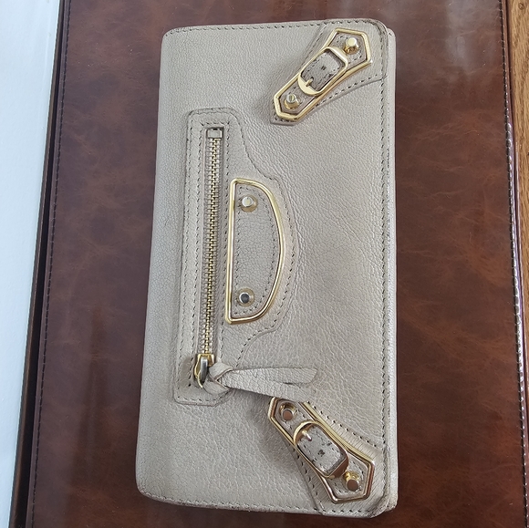 Authentic BALENCIAGA Metallic Edge Long snap wallet. - Picture 3 of 16